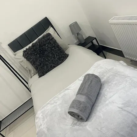 Urban 2 Bed Oasis Croydon, Sleeps 6 Apartment South Norwood Exterior photo
