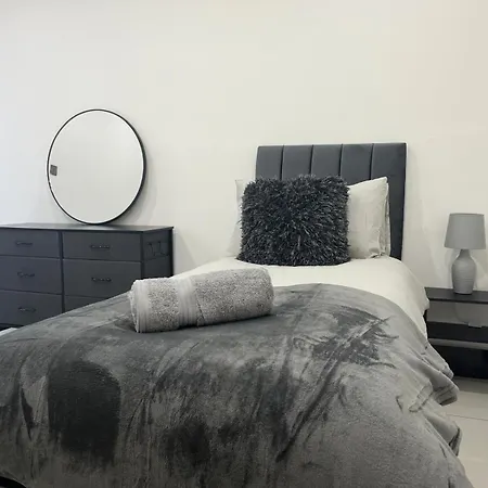 Urban 2 Bed Oasis Croydon, Sleeps 6 Apartment South Norwood Exterior photo