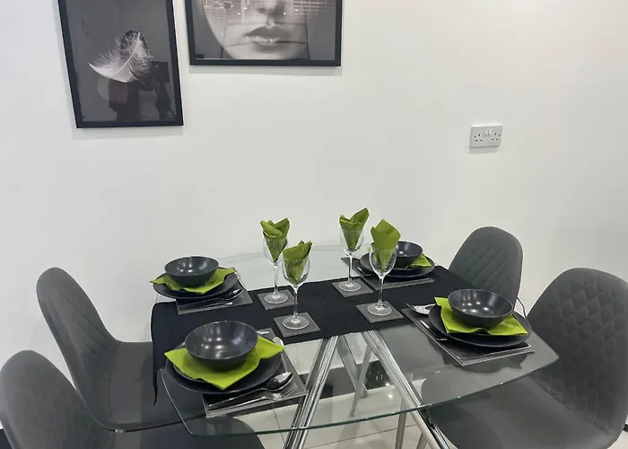Urban 2 Bed Oasis Croydon, Sleeps 6