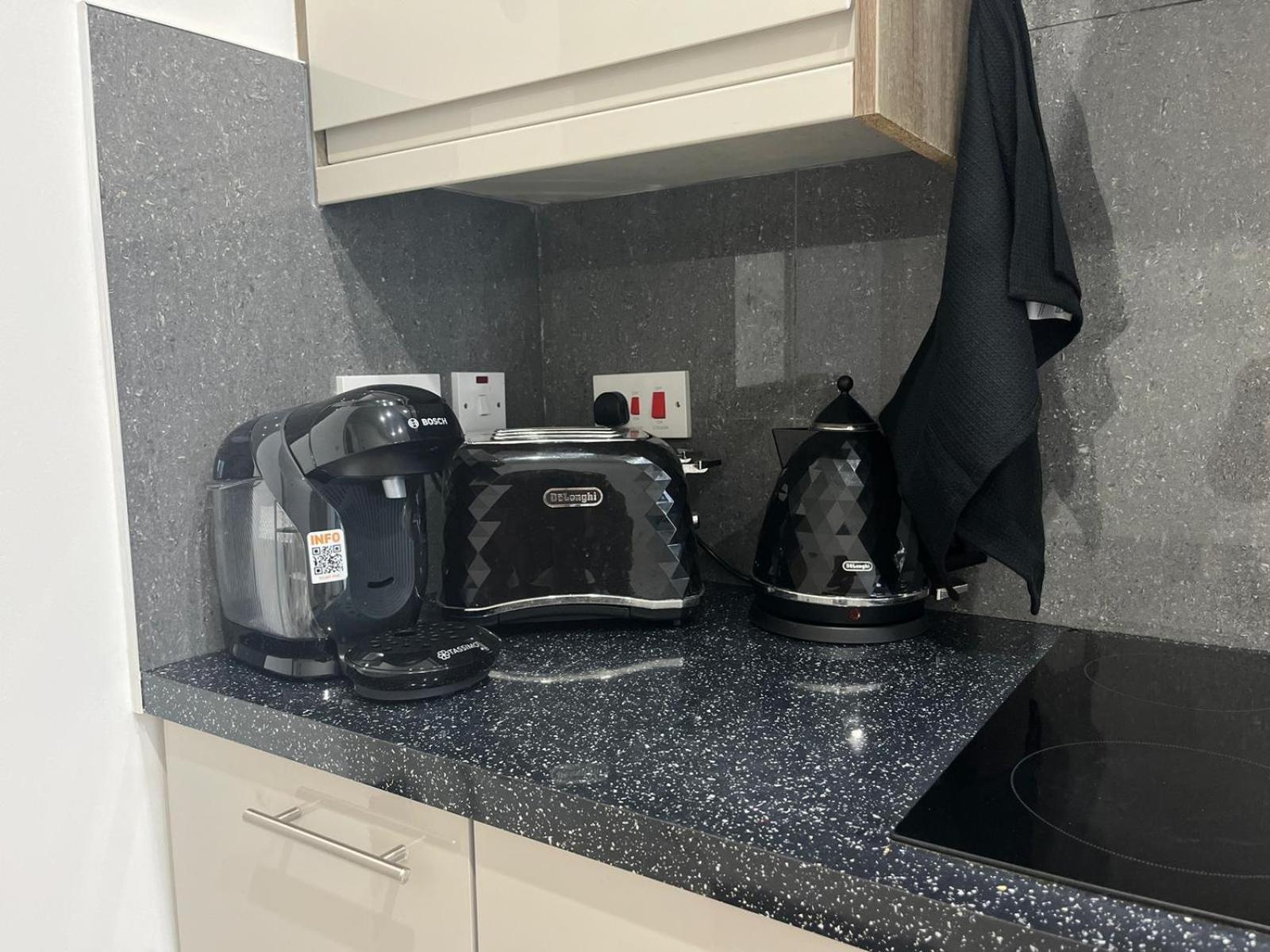 Urban 2 Bed Oasis Croydon, Sleeps 6 South Norwood