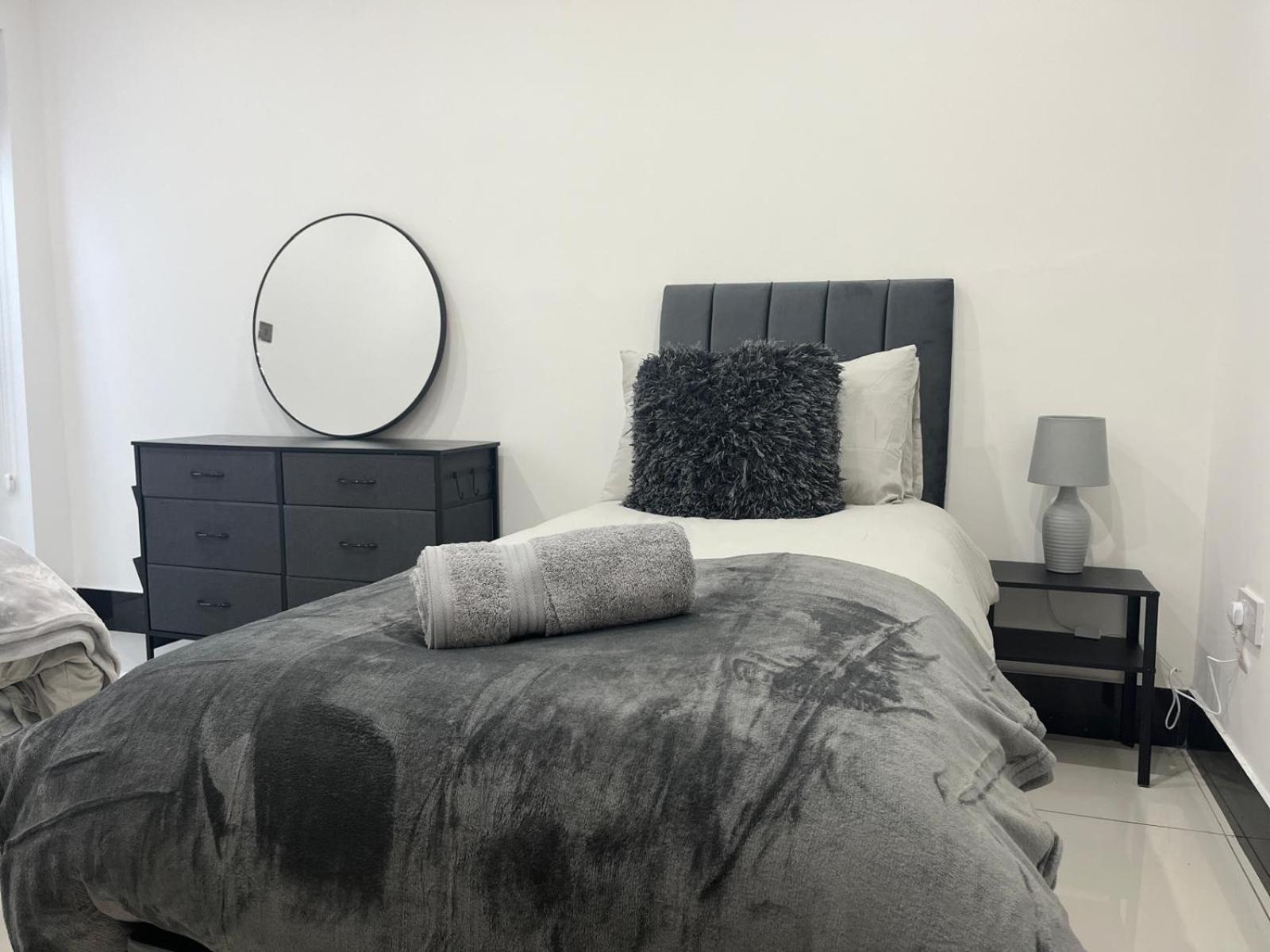 Urban 2 Bed Oasis Croydon, Sleeps 6 Apartment