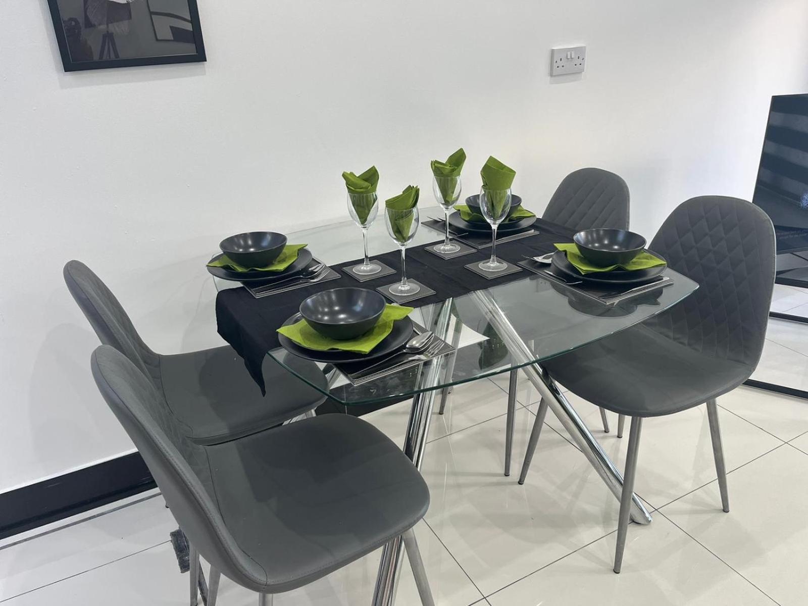 Urban 2 Bed Oasis Croydon, Sleeps 6