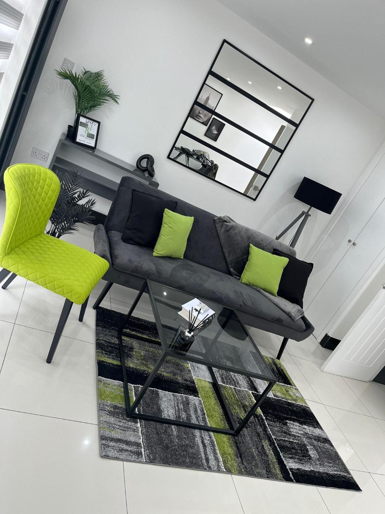 Urban 2 Bed Oasis Croydon, Sleeps 6 Apartment South Norwood